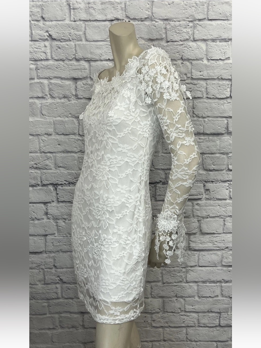 WOMEN'S WHITE FLORAL LACE LAYERED LONG SLEEVE DRESS, SIZE 33